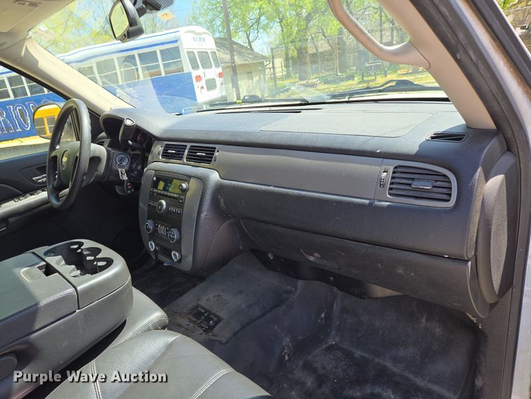 image for item EN8910 2008 Chevrolet  Suburban  SUV