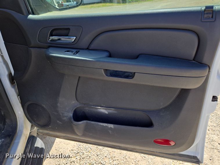 image for item EN8910 2008 Chevrolet  Suburban  SUV