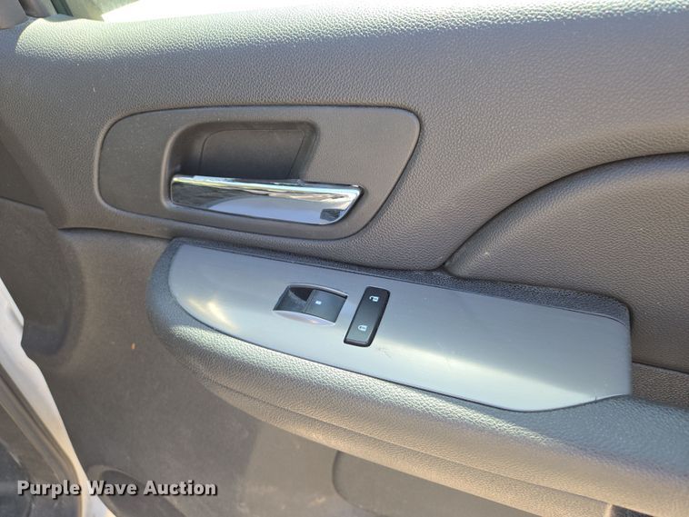 image for item EN8910 2008 Chevrolet  Suburban  SUV