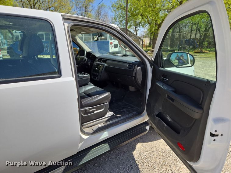 image for item EN8910 2008 Chevrolet  Suburban  SUV