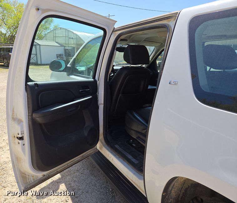 image for item EN8910 2008 Chevrolet  Suburban  SUV