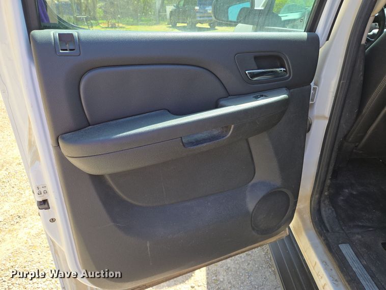 image for item EN8910 2008 Chevrolet  Suburban  SUV