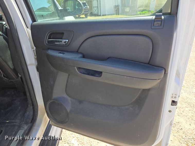 image for item EN8910 2008 Chevrolet  Suburban  SUV