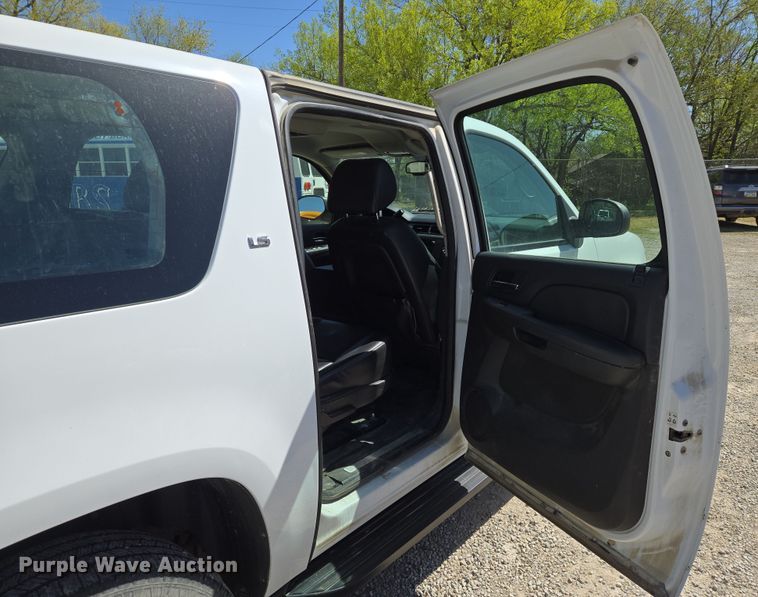 image for item EN8910 2008 Chevrolet  Suburban  SUV