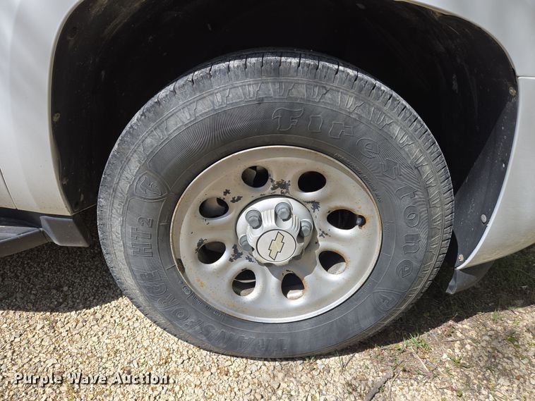 image for item EN8910 2008 Chevrolet  Suburban  SUV