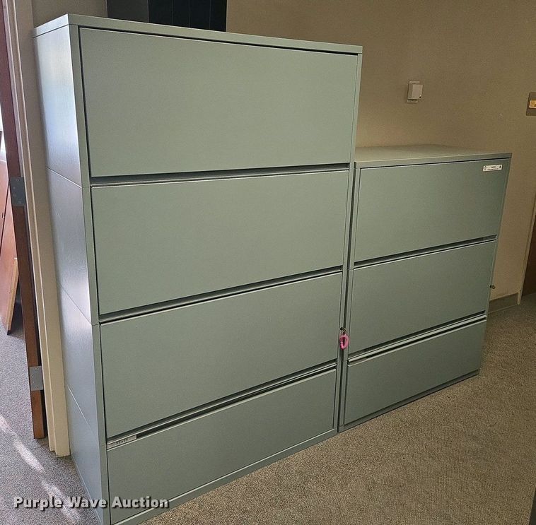 image for item EN8920 (2) filing cabinets