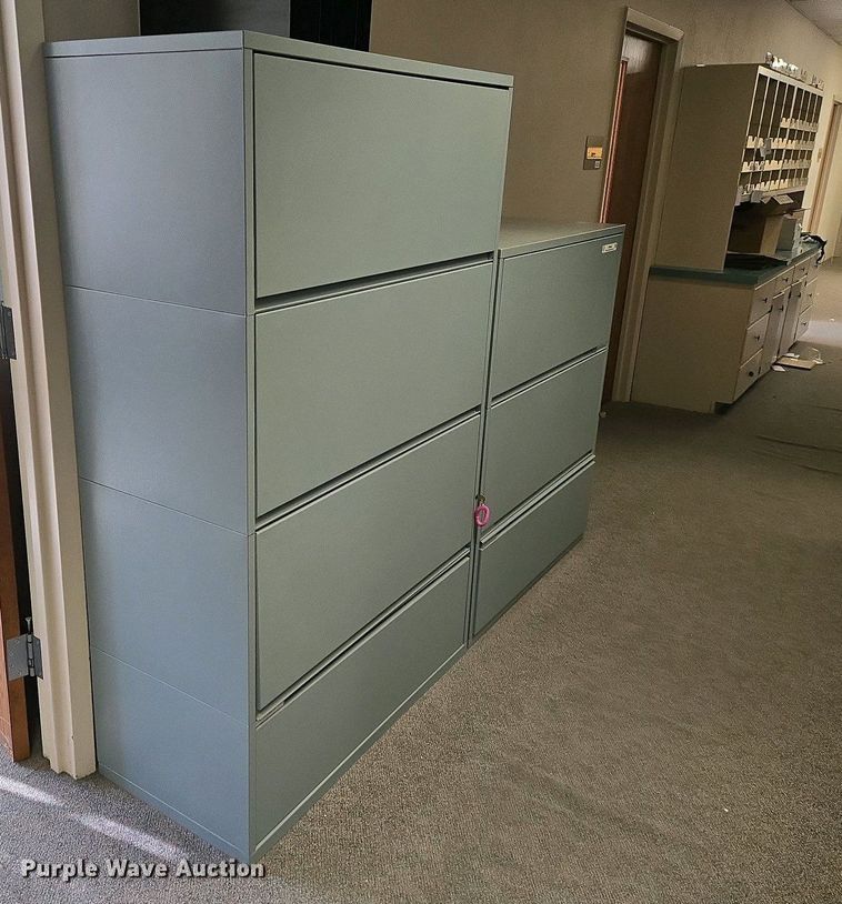 image for item EN8920 (2) filing cabinets