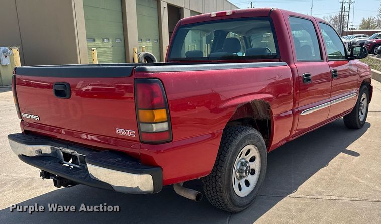 image for item EQ1289 2006 GMC Sierra 1500 Crew Cab pickup truck