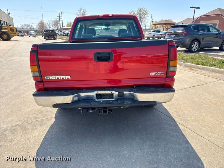 image for item EQ1289 2006 GMC Sierra 1500 Crew Cab pickup truck