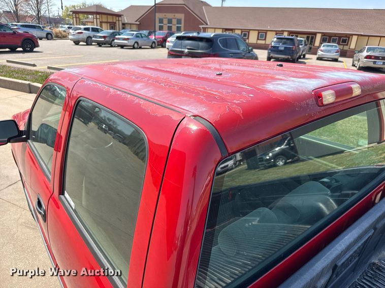 image for item EQ1289 2006 GMC Sierra 1500 Crew Cab pickup truck