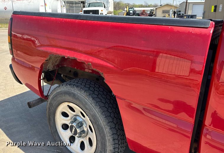 image for item EQ1289 2006 GMC Sierra 1500 Crew Cab pickup truck