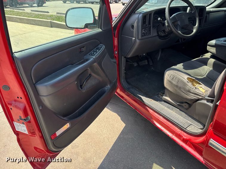 image for item EQ1289 2006 GMC Sierra 1500 Crew Cab pickup truck