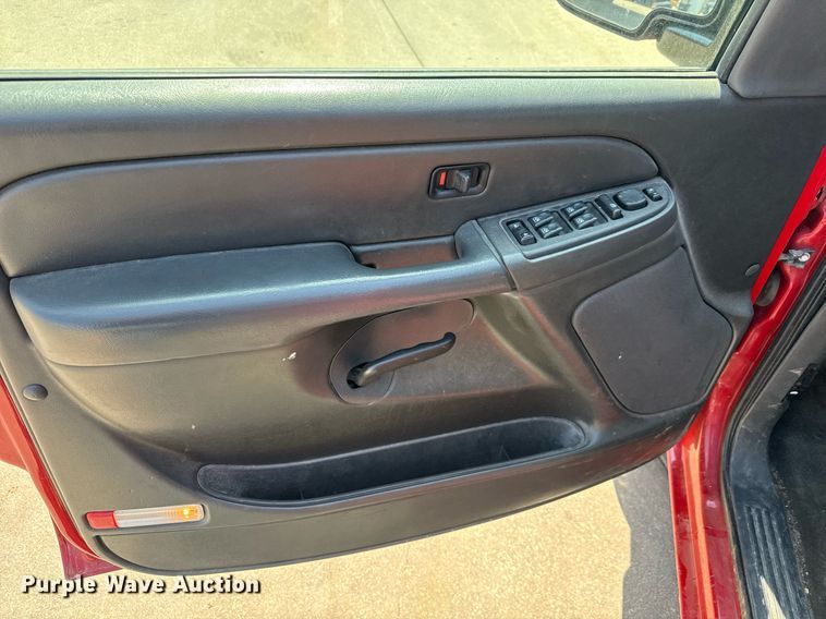 image for item EQ1289 2006 GMC Sierra 1500 Crew Cab pickup truck