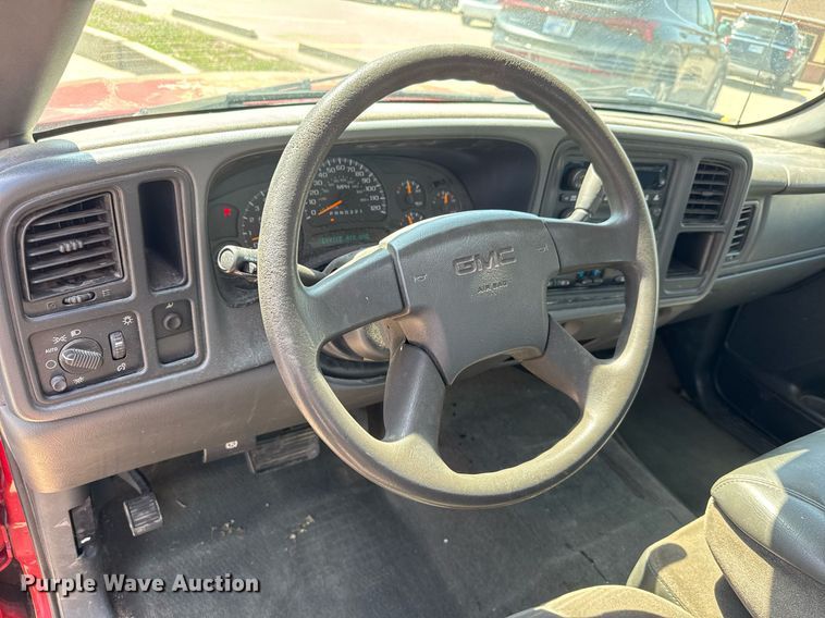 image for item EQ1289 2006 GMC Sierra 1500 Crew Cab pickup truck