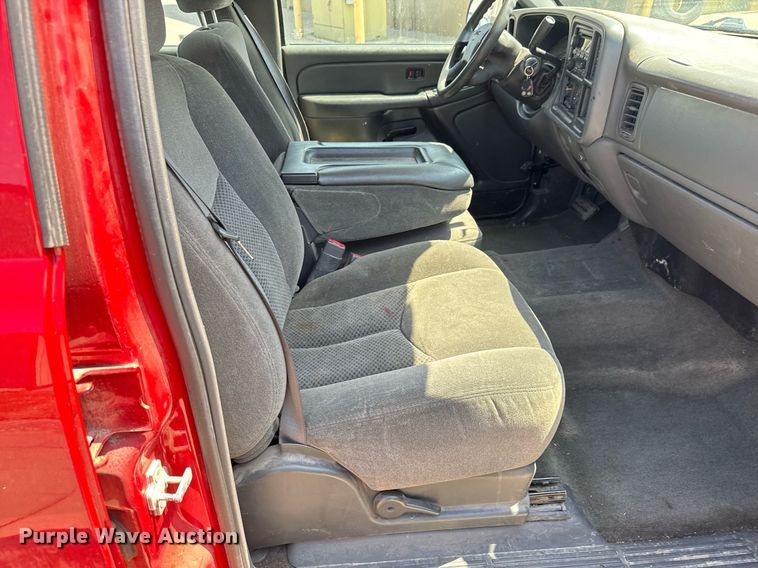 image for item EQ1289 2006 GMC Sierra 1500 Crew Cab pickup truck