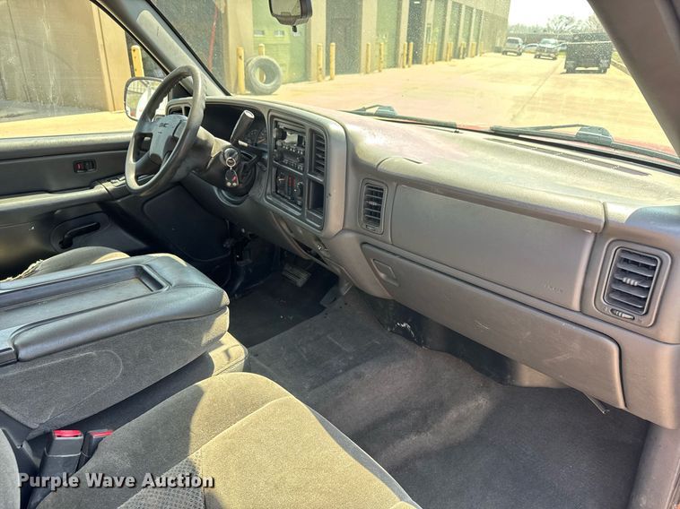 image for item EQ1289 2006 GMC Sierra 1500 Crew Cab pickup truck