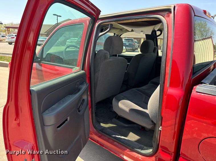 image for item EQ1289 2006 GMC Sierra 1500 Crew Cab pickup truck