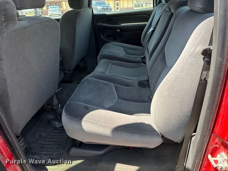 image for item EQ1289 2006 GMC Sierra 1500 Crew Cab pickup truck