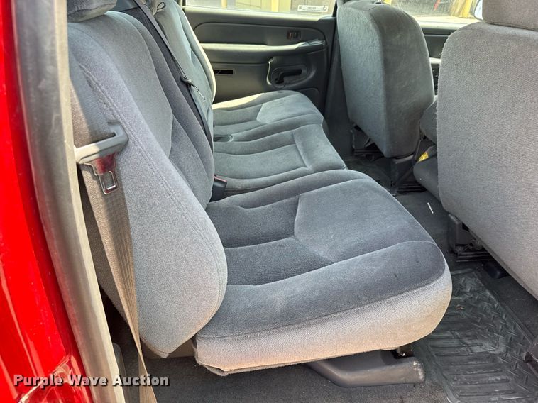 image for item EQ1289 2006 GMC Sierra 1500 Crew Cab pickup truck