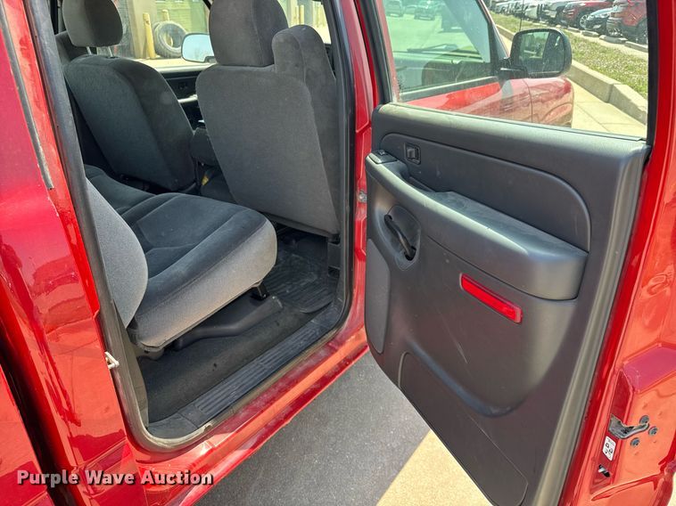 image for item EQ1289 2006 GMC Sierra 1500 Crew Cab pickup truck