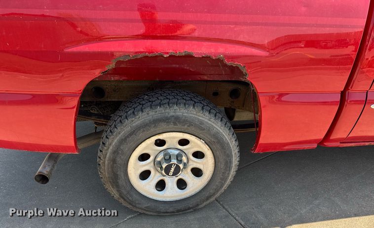 image for item EQ1289 2006 GMC Sierra 1500 Crew Cab pickup truck