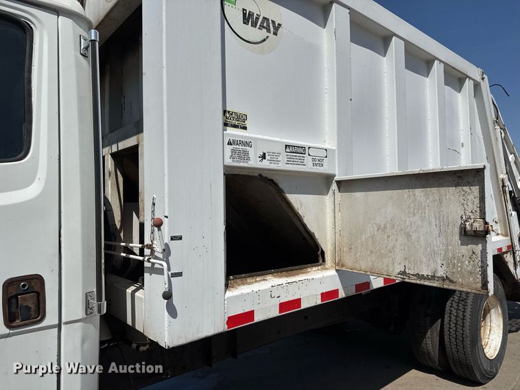 image for item EQ1290 2002 Freightliner Business Class M2 refuse truck