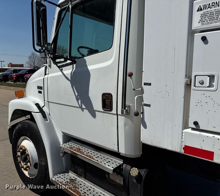 image for item EQ1290 2002 Freightliner Business Class M2 refuse truck