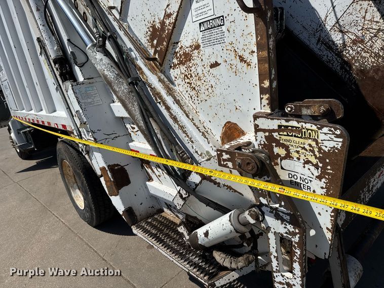 image for item EQ1290 2002 Freightliner Business Class M2 refuse truck