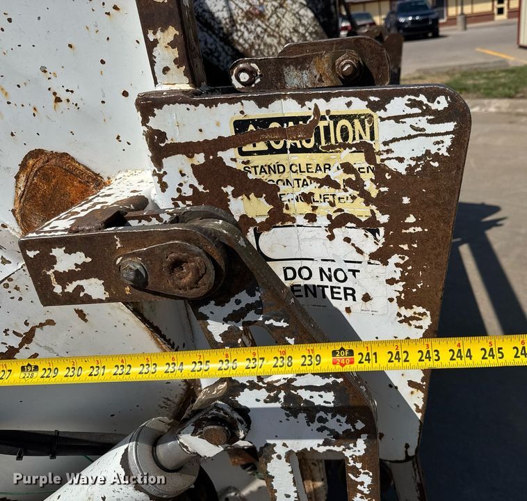 image for item EQ1290 2002 Freightliner Business Class M2 refuse truck