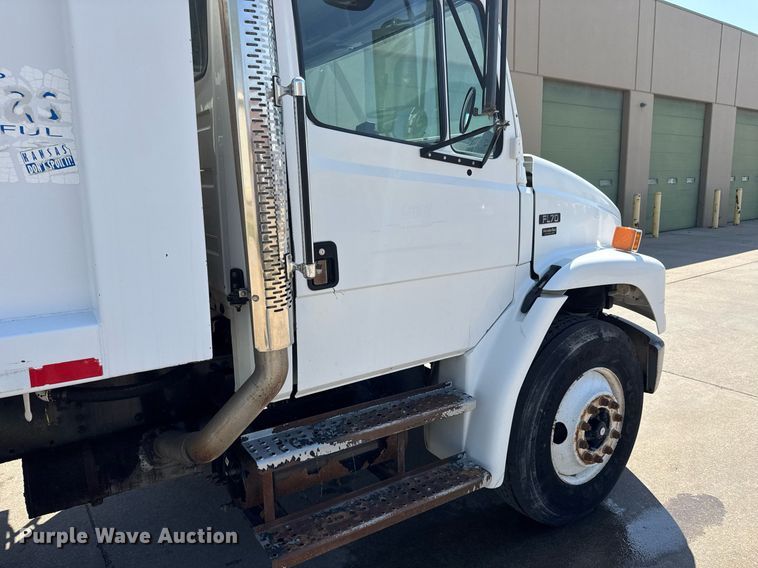 image for item EQ1290 2002 Freightliner Business Class M2 refuse truck