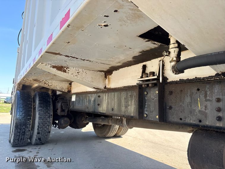 image for item EQ1290 2002 Freightliner Business Class M2 refuse truck