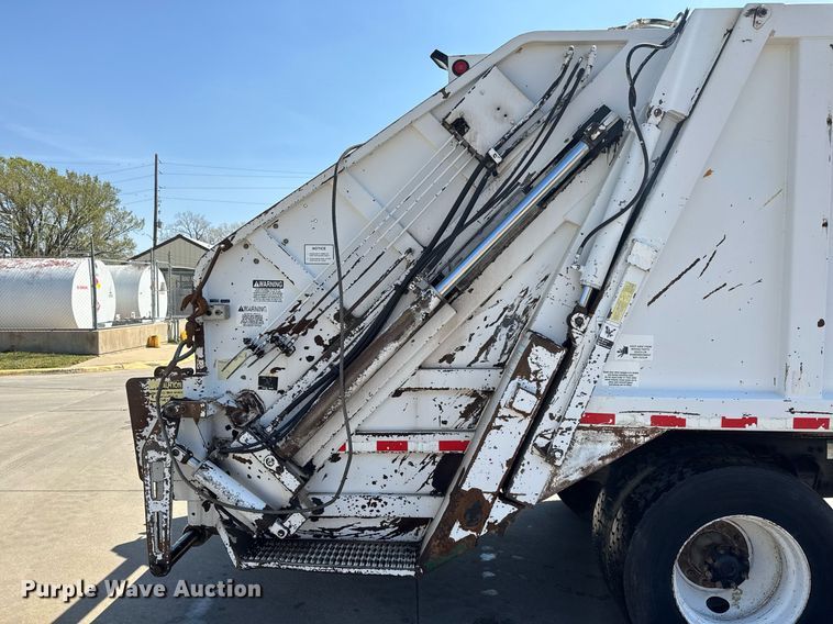 image for item EQ1290 2002 Freightliner Business Class M2 refuse truck