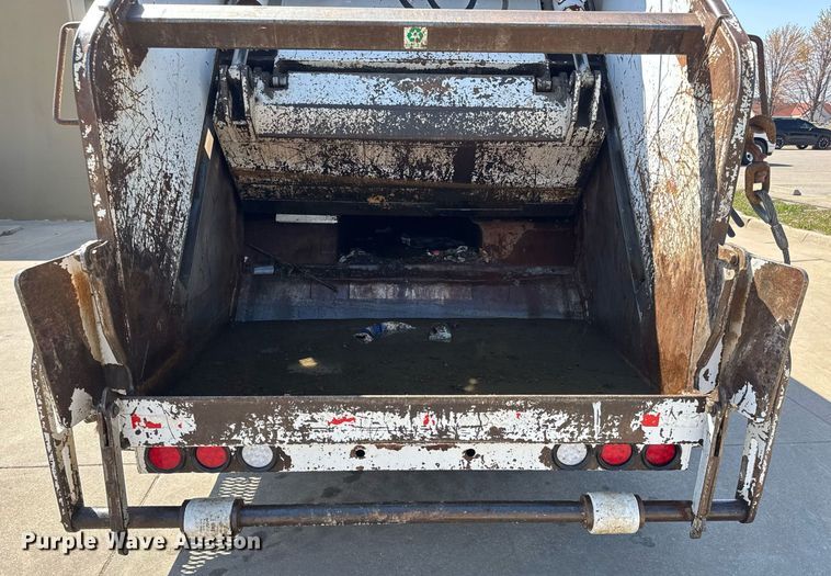 image for item EQ1290 2002 Freightliner Business Class M2 refuse truck