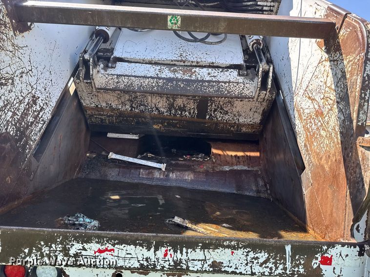 image for item EQ1290 2002 Freightliner Business Class M2 refuse truck