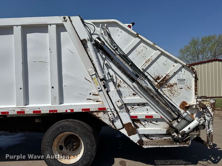 image for item EQ1290 2002 Freightliner Business Class M2 refuse truck