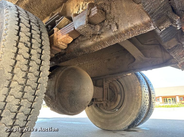 image for item EQ1290 2002 Freightliner Business Class M2 refuse truck