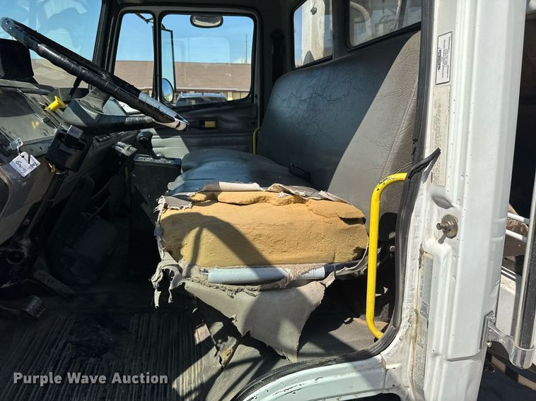 image for item EQ1290 2002 Freightliner Business Class M2 refuse truck