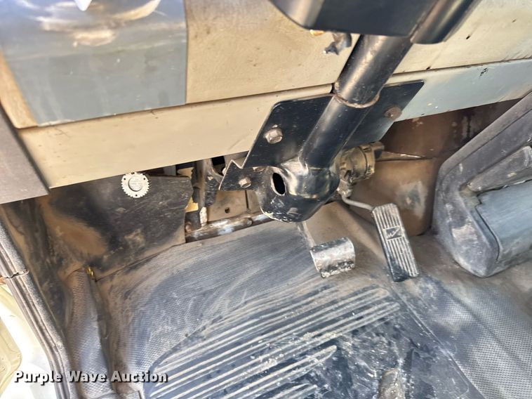 image for item EQ1290 2002 Freightliner Business Class M2 refuse truck