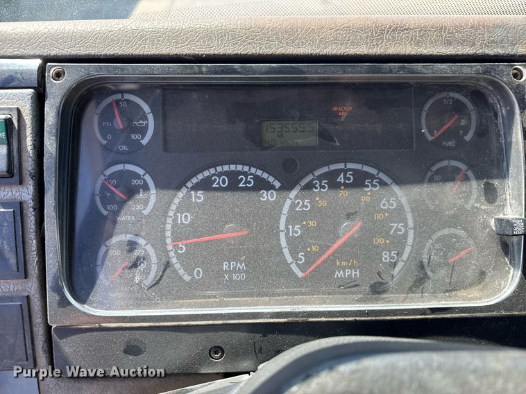 image for item EQ1290 2002 Freightliner Business Class M2 refuse truck