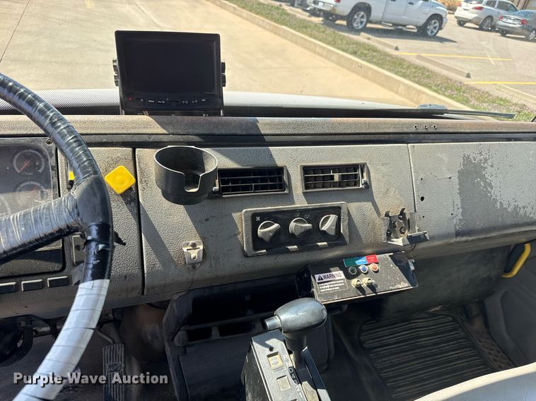 image for item EQ1290 2002 Freightliner Business Class M2 refuse truck