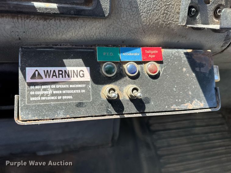 image for item EQ1290 2002 Freightliner Business Class M2 refuse truck