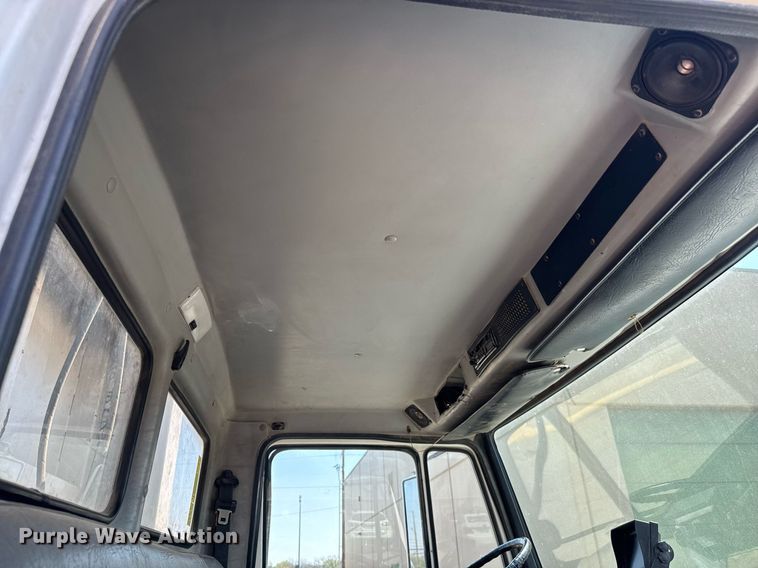 image for item EQ1290 2002 Freightliner Business Class M2 refuse truck