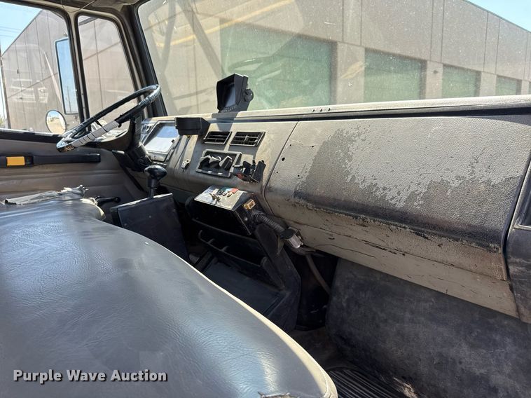 image for item EQ1290 2002 Freightliner Business Class M2 refuse truck