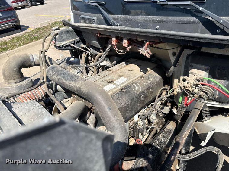 image for item EQ1290 2002 Freightliner Business Class M2 refuse truck