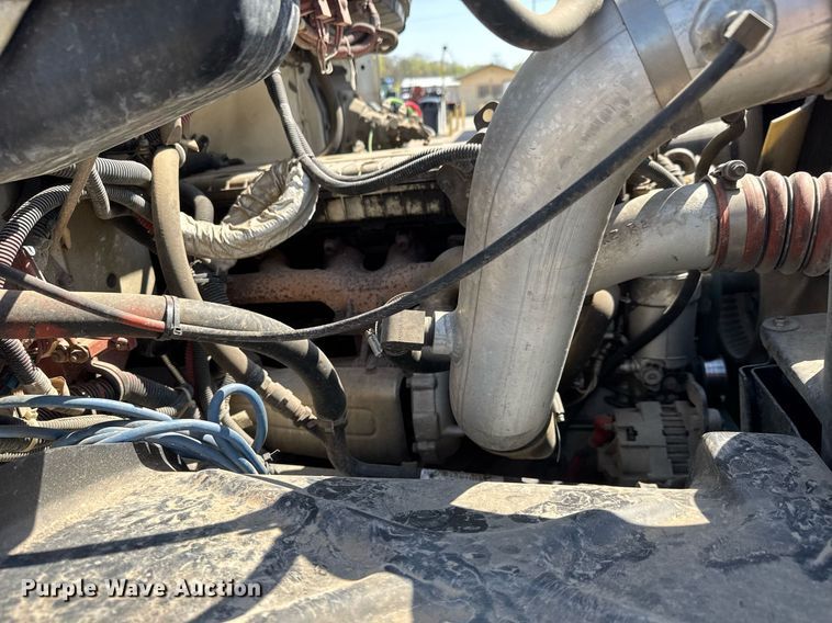 image for item EQ1290 2002 Freightliner Business Class M2 refuse truck