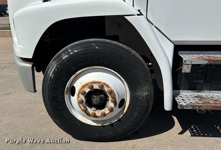 image for item EQ1290 2002 Freightliner Business Class M2 refuse truck