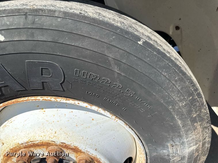 image for item EQ1290 2002 Freightliner Business Class M2 refuse truck