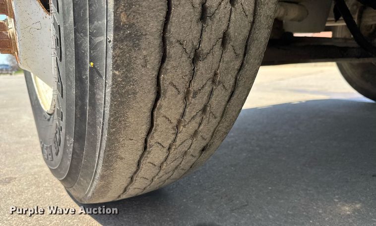 image for item EQ1290 2002 Freightliner Business Class M2 refuse truck