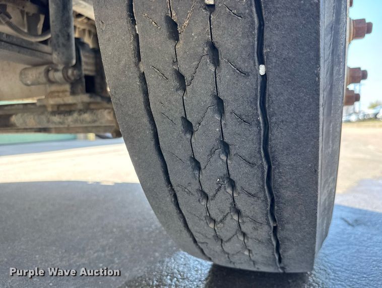 image for item EQ1290 2002 Freightliner Business Class M2 refuse truck