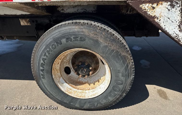 image for item EQ1290 2002 Freightliner Business Class M2 refuse truck